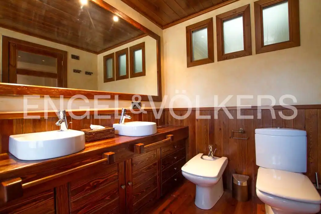 Baño de Piso en venta en Naut Aran con Trastero y Balcón