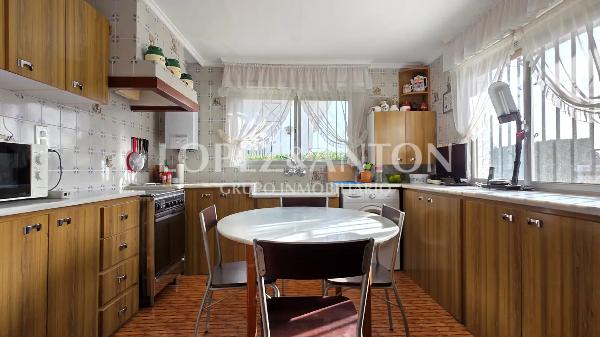 Kitchen of Houses for sale in L'Eliana  with Air Conditioner, Private garden and Terrace