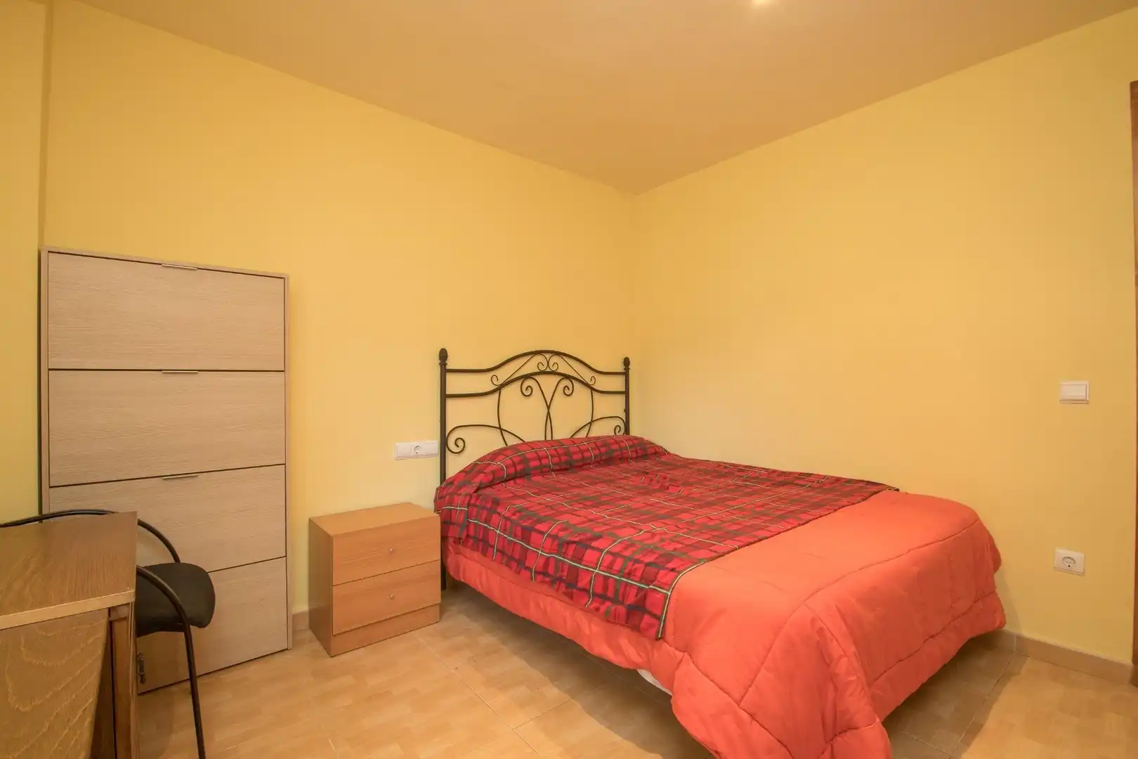 Dormitori de Casa adosada en venda en Elche / Elx amb Calefacció, Jardí privat i Terrassa