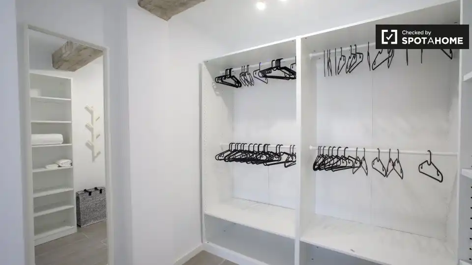Bedroom of Flat for rent in Valencia  with Air Conditioner, Heating and Furnished