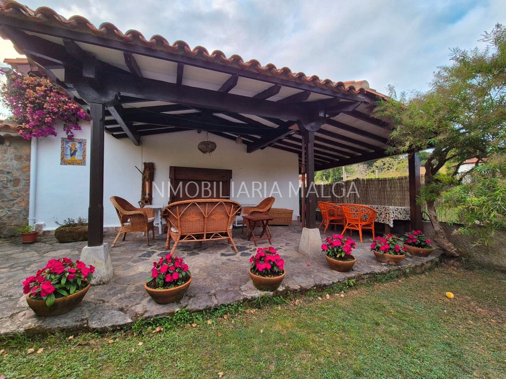 Terrassa de Casa o xalet en venda en Colunga amb Jardí privat, Terrassa i Moblat