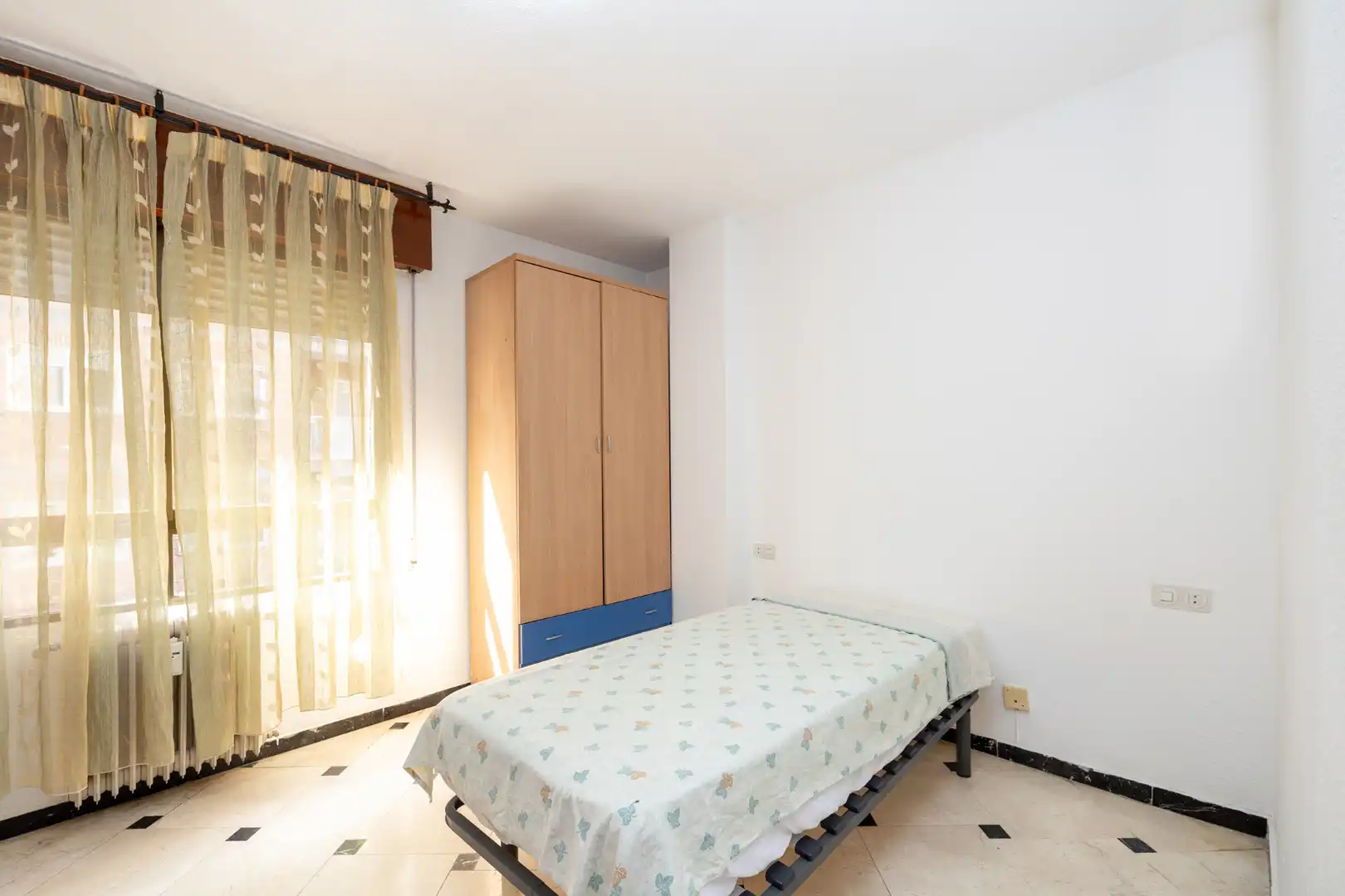 Schlafzimmer von Wohnung zur Miete in Granada mit Heizung, Möbliert und Ofen