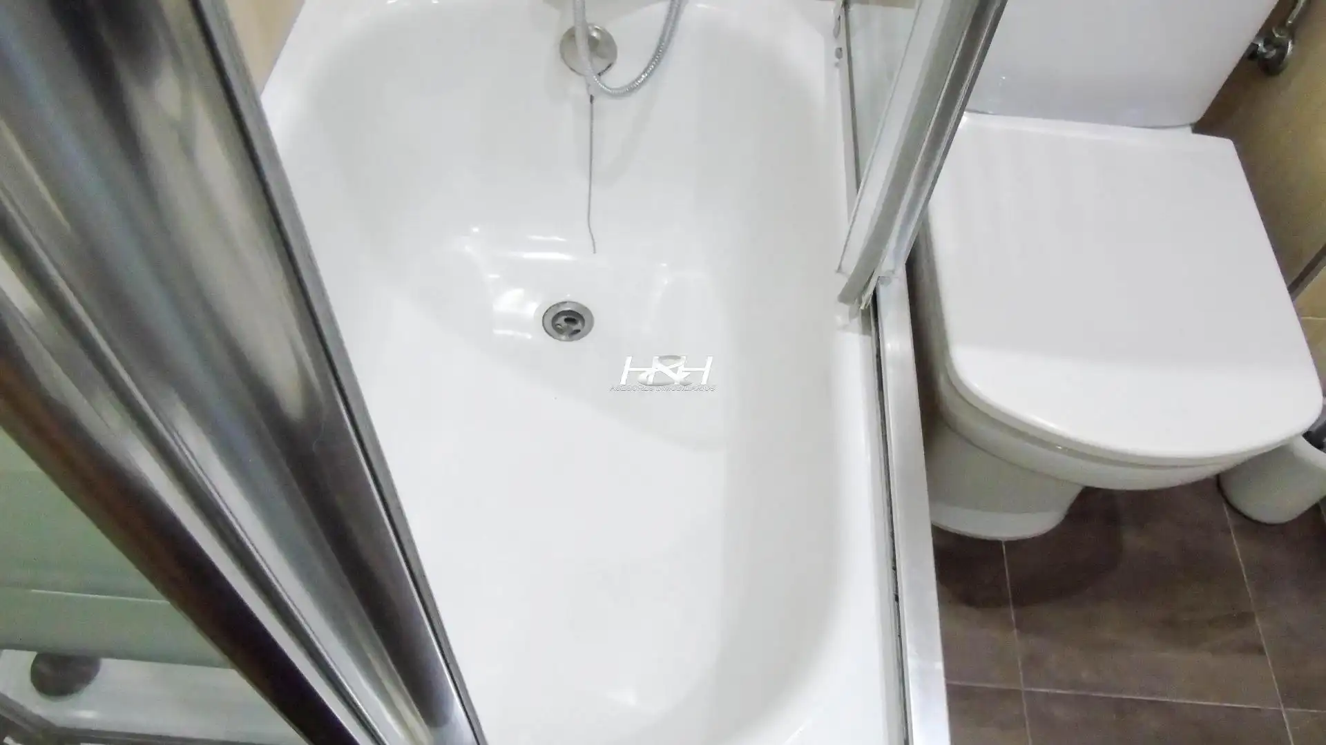 Bathroom of Flat for rent in Burjassot  with Air Conditioner, Storage room and Furnished