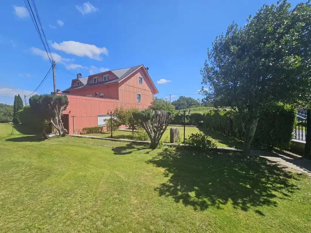 Jardí de Casa o xalet en venda en Boiro amb Calefacció, Parquet i Terrassa