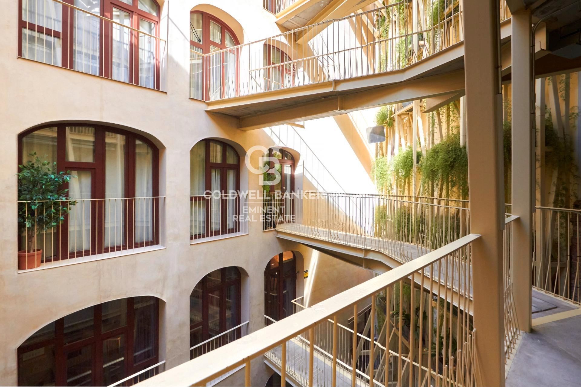 Exterior view of Flat for sale in  Barcelona Capital  with Air Conditioner, Heating and Balcony