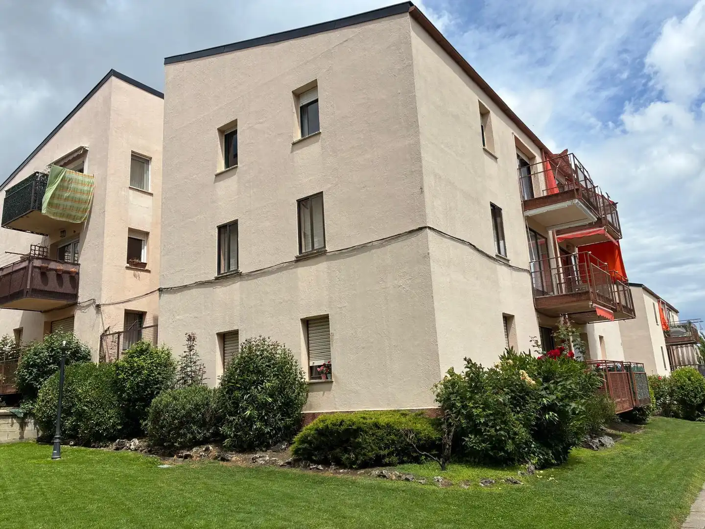 Vista exterior de Piso en venta en San Lorenzo de El Escorial con Calefacción, Terraza y Balcón