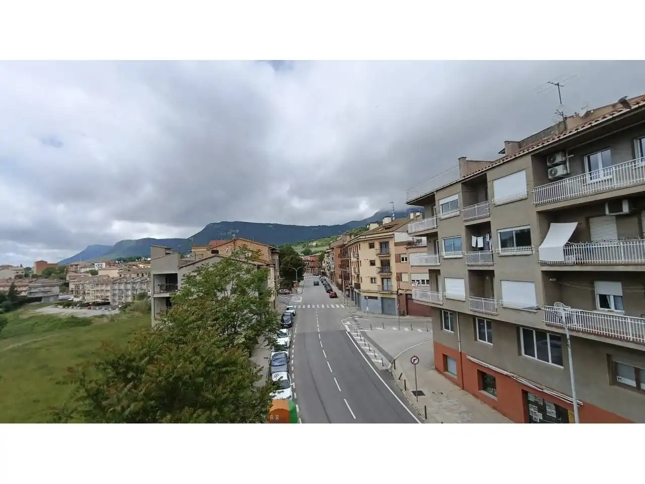 Vista exterior de Dúplex en venta en Berga con Calefacción, Trastero y Balcón