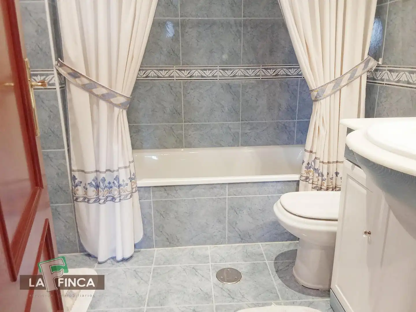 Baño de Dúplex en venta en Oviedo  con Calefacción, Parquet y Trastero
