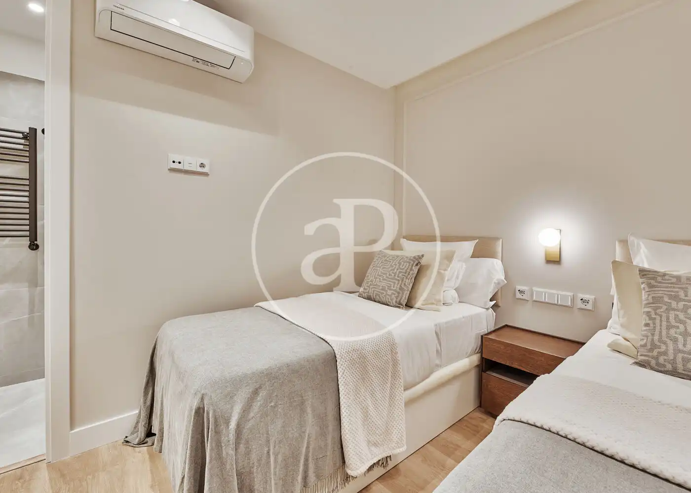 Bedroom of Flat for sale in Madrid  with Air Conditioner, Heating and Furnished
