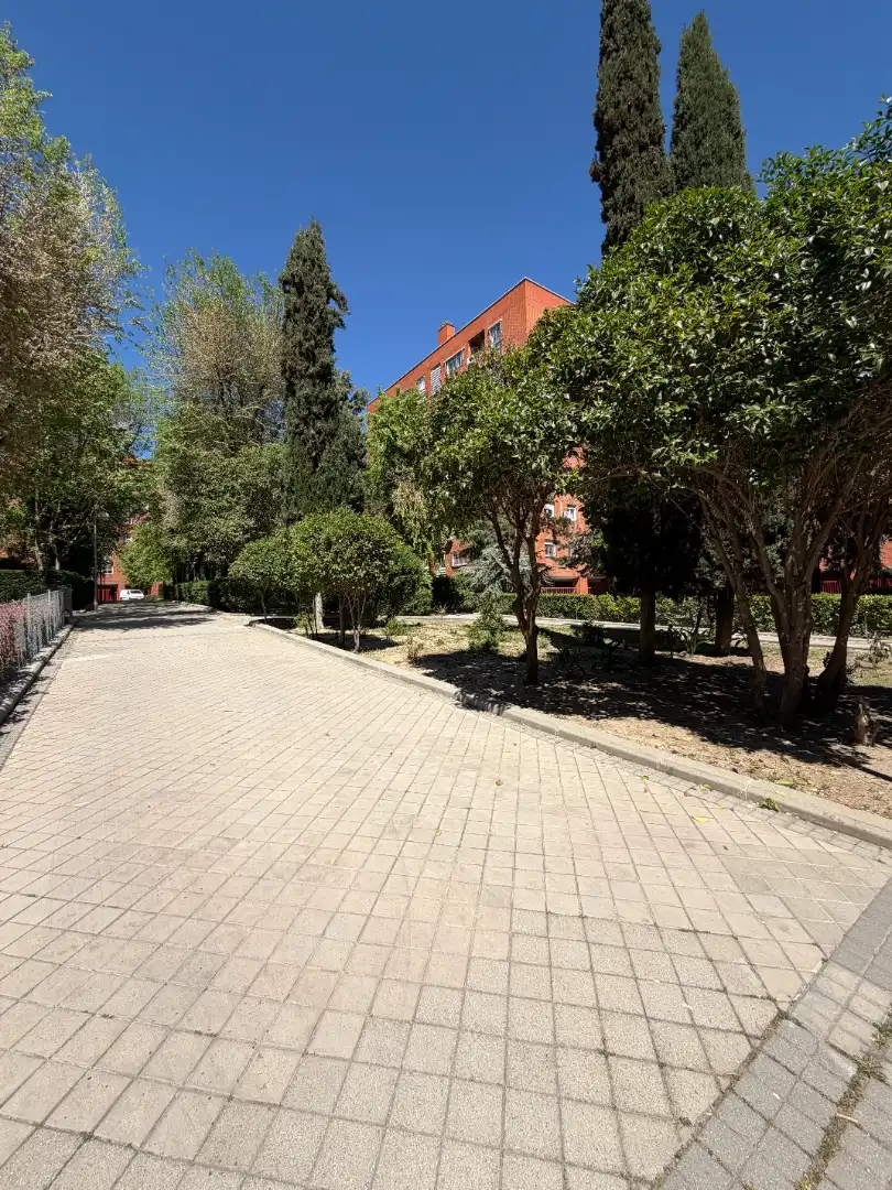 Parkplatz von Geschaftsraum zur Miete in Madrid mit Klimaanlage und Heizung