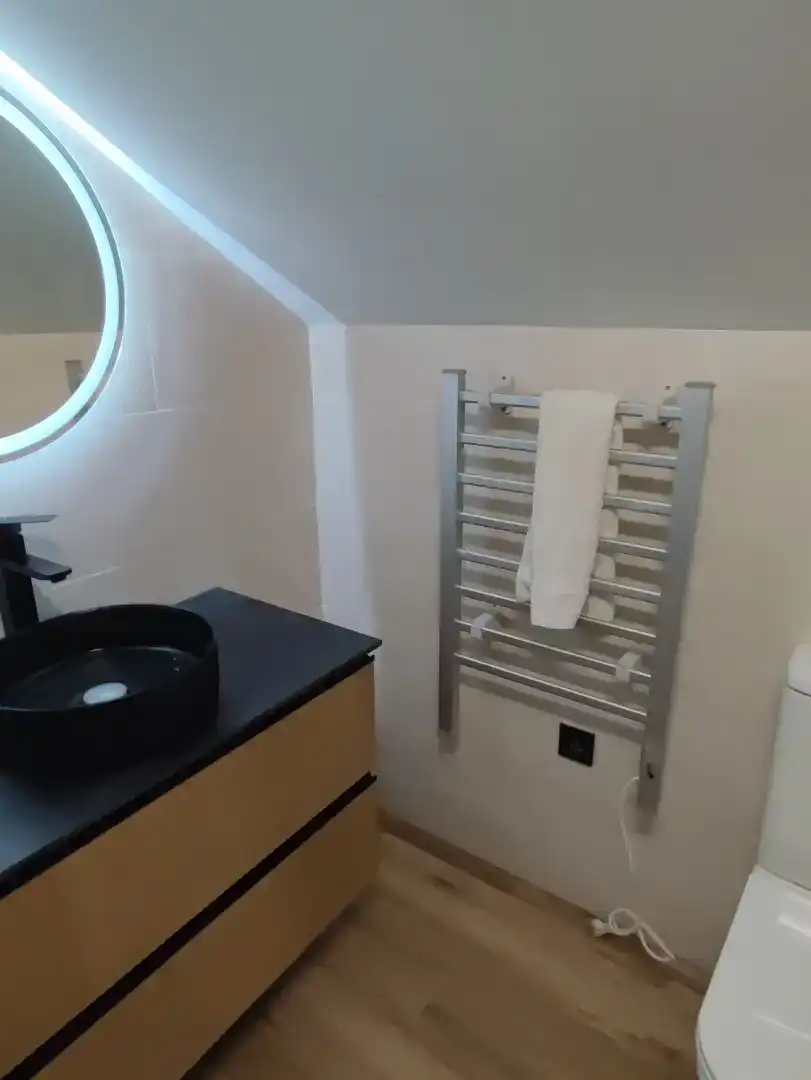 Badezimmer von Dachboden zur Miete in Barcelona mit Klimaanlage
