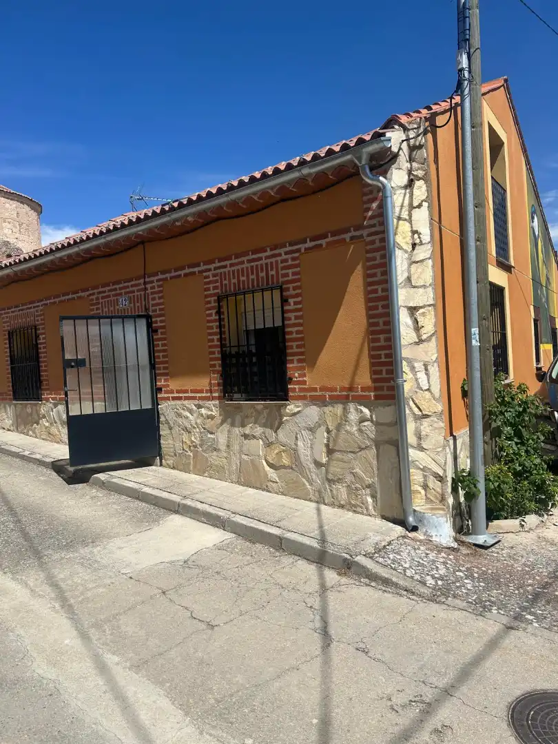 Vista exterior de Casa o chalet en venta en San Cristóbal de la Vega con Amueblado