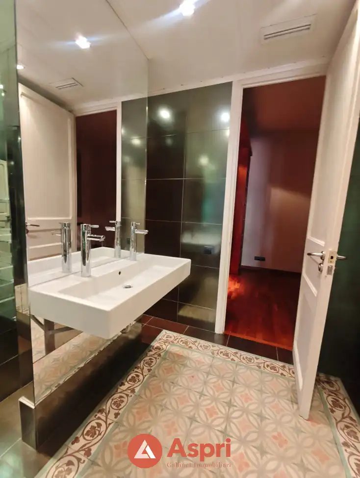 Bathroom of Flat for rent in Barcelona  with Air Conditioner, Private garden and Terrace