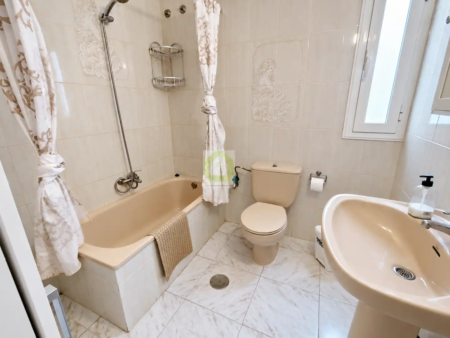 Bathroom of Flat for share in San Antón