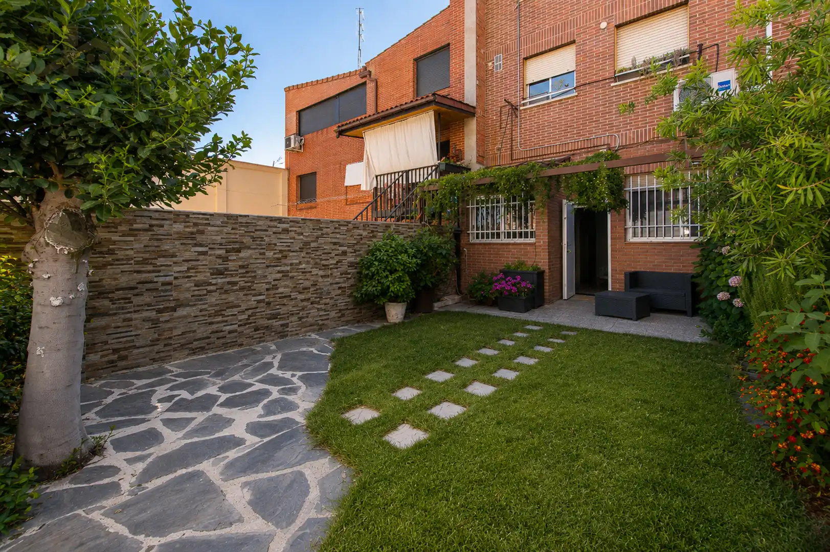Jardín de Casa adosada en venta en Alcobendas con Aire acondicionado, Calefacción y Jardín privado
