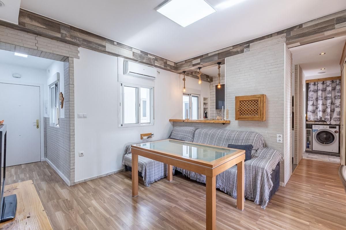 Bedroom of Flat for sale in  Granada Capital  with Terrace and Balcony