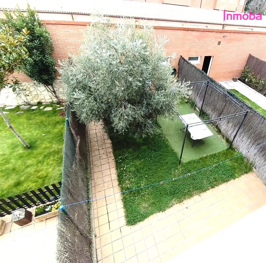 Jardín de Casa adosada en venta en Aranda de Duero con Calefacción y Jardín privado
