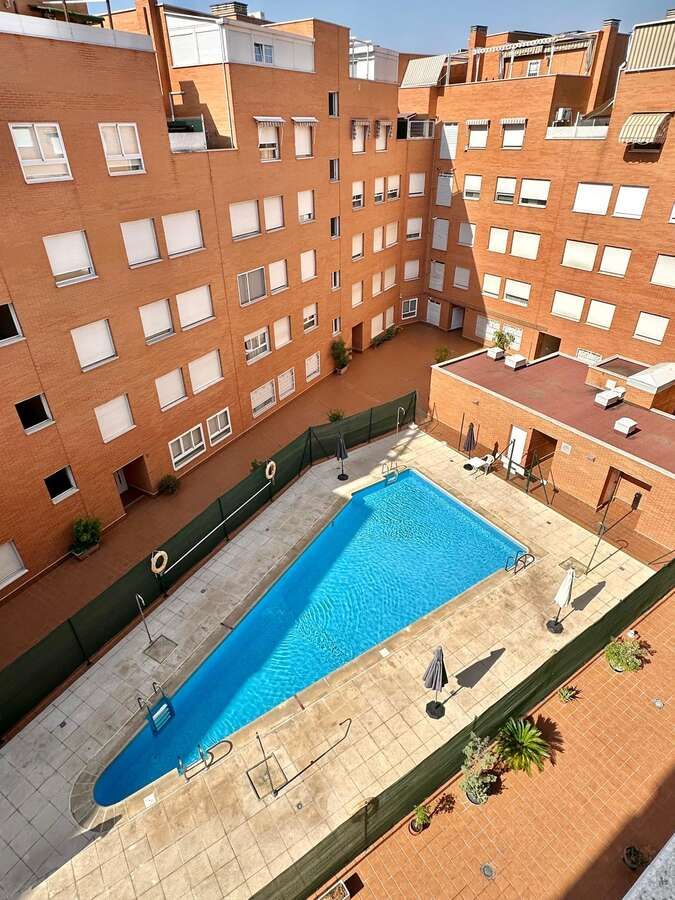 Piscina de Dúplex en venda en Parla amb Terrassa, Traster i Piscina comunitària