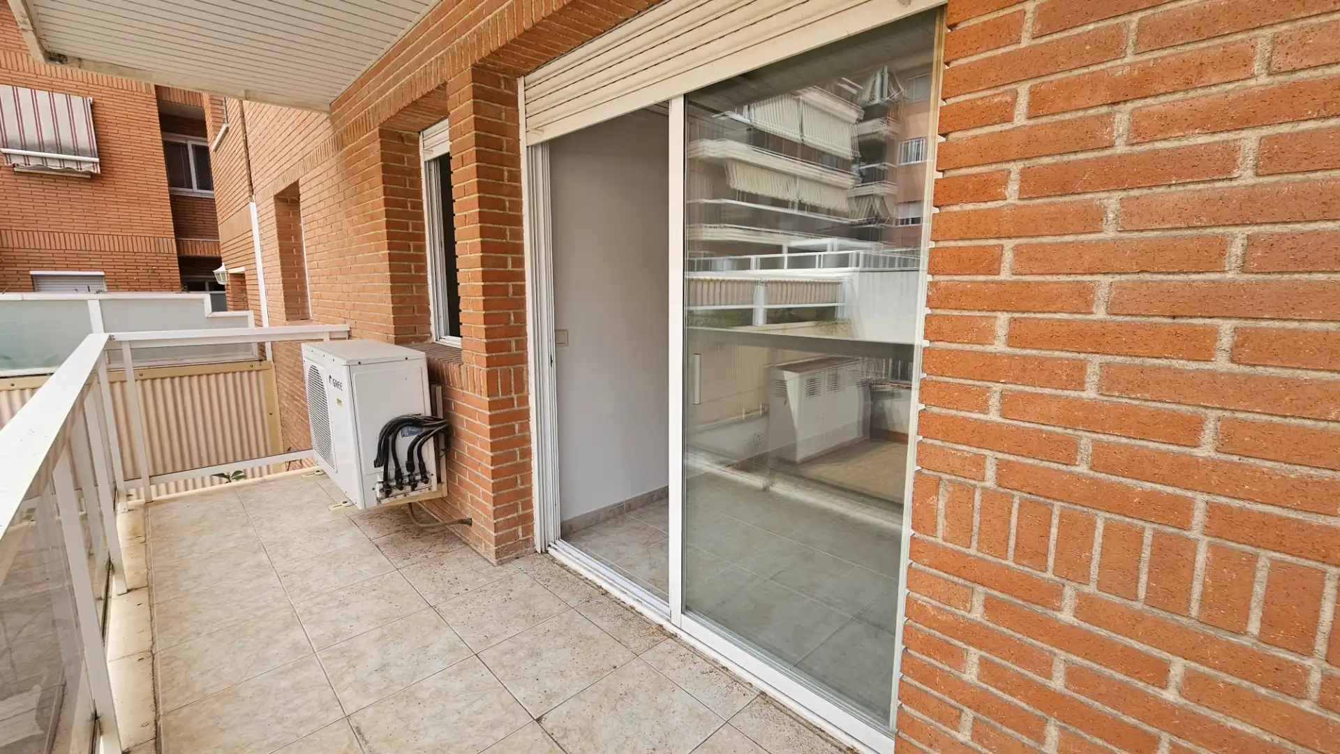 Terrasse von Wohnung zum Verkauf in Tarragona mit Klimaanlage, Terrasse und Ofen