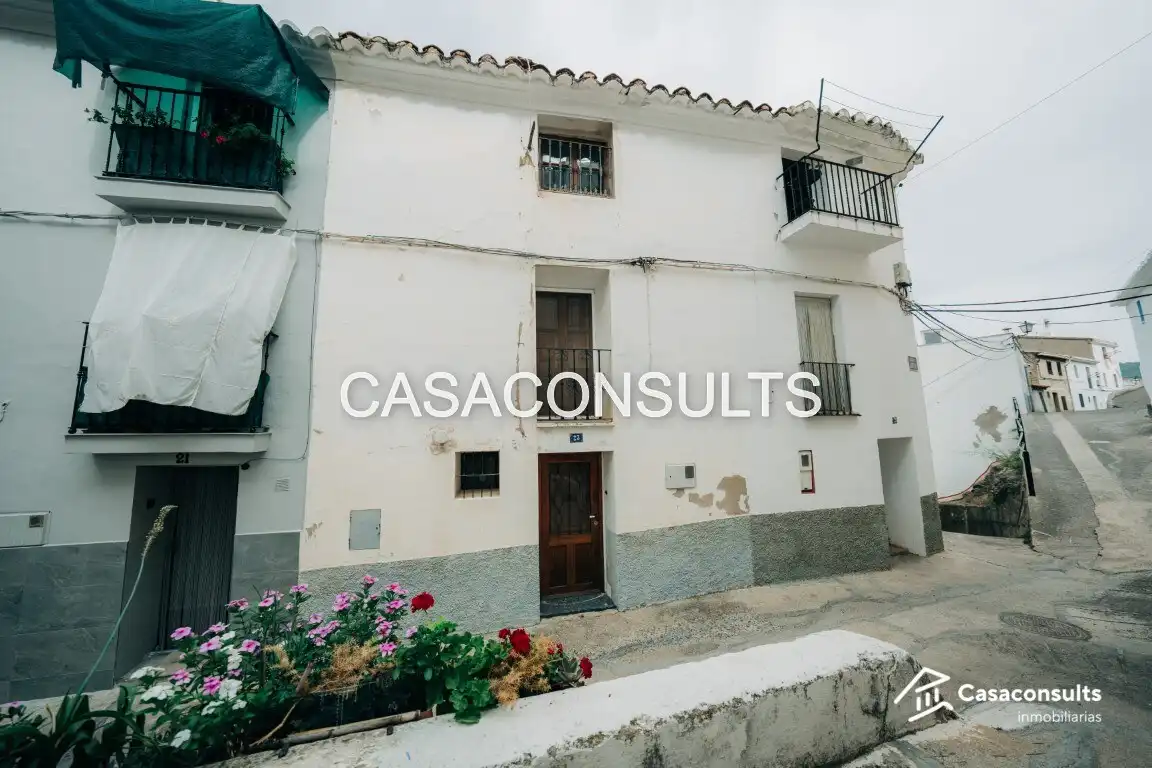 Casa con terraza en venta en Llucena / Lucena del Cid