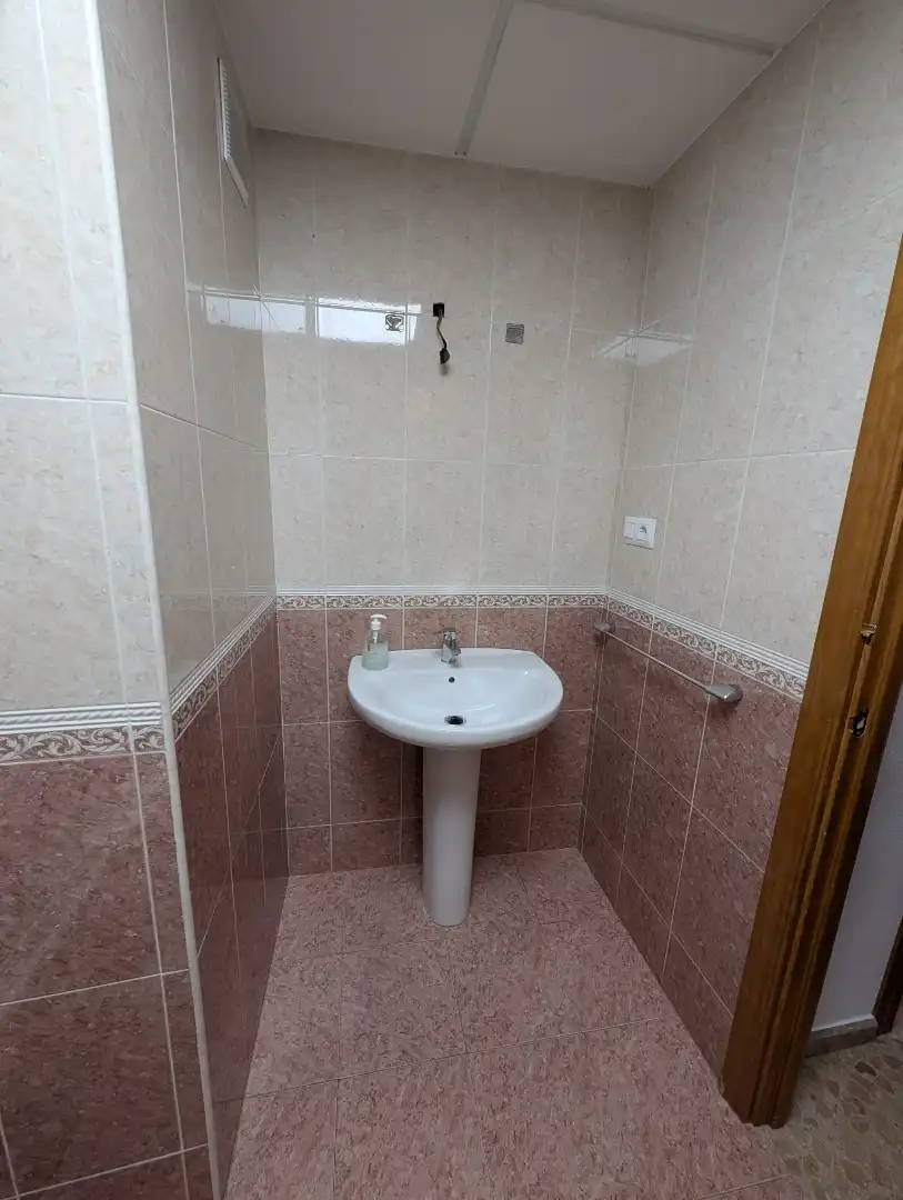 Bany de Dúplex de lloguer en Lucena amb Aire condicionat, Calefacció i Terrassa