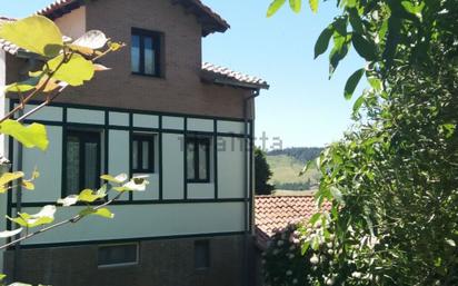 Exterior view of House or chalet for sale in Meruelo  with Terrace and Balcony