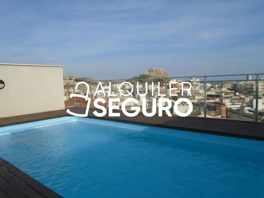 Piso con piscina en alquiler en El Pilar