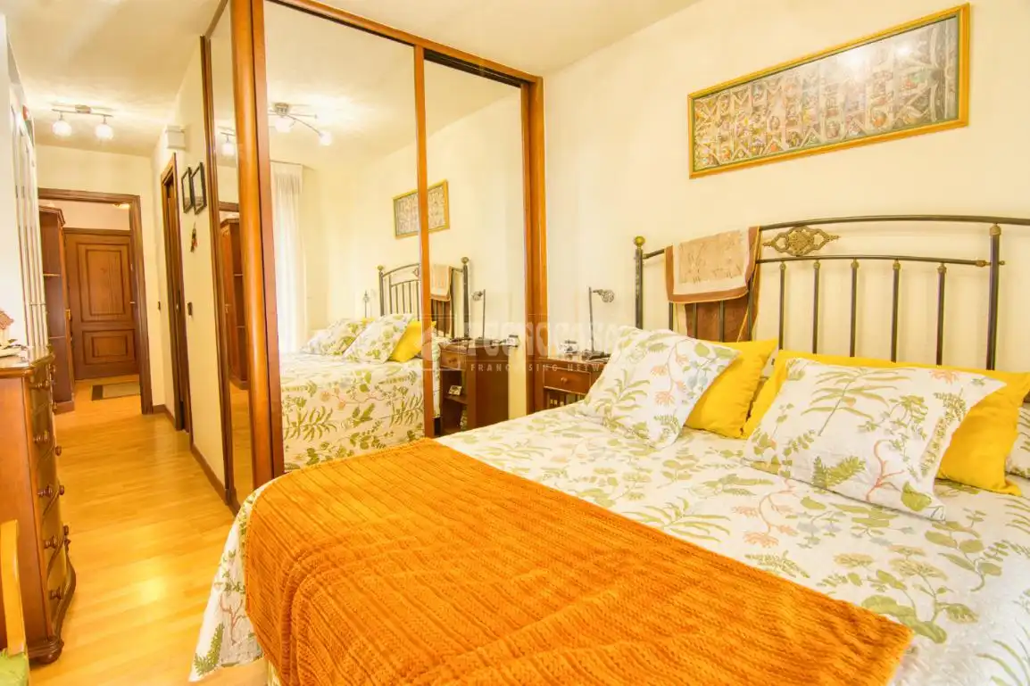 Schlafzimmer von Wohnung zum Verkauf in Santander mit Abstellraum