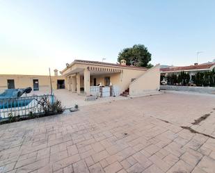 Vista exterior de Finca rústica de lloguer en Crevillent amb Terrassa i Piscina