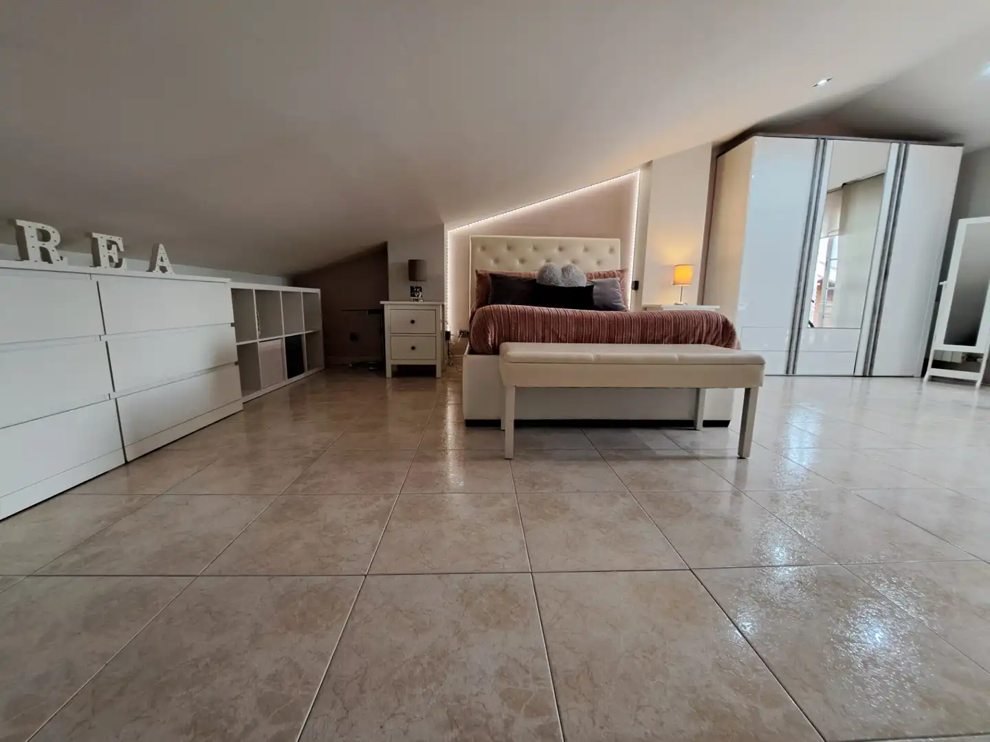 Dormitori de Casa adosada en venda en Mataró amb Aire condicionat, Calefacció i Jardí privat