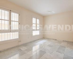 Bedroom of Flat for sale in  Sevilla Capital  with Air Conditioner, Heating and Private garden