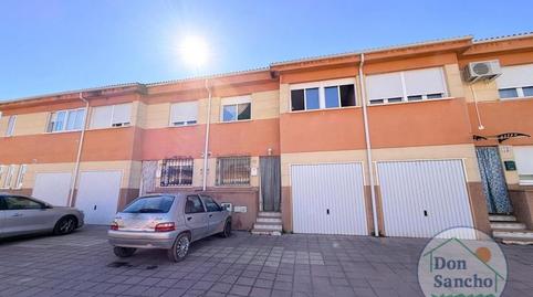 Foto 2 de Casa adosada en venda a Valdestillas, Valladolid