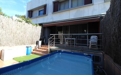 Piscina de Casa adosada en venda en Montornès del Vallès amb Aire condicionat i Terrassa