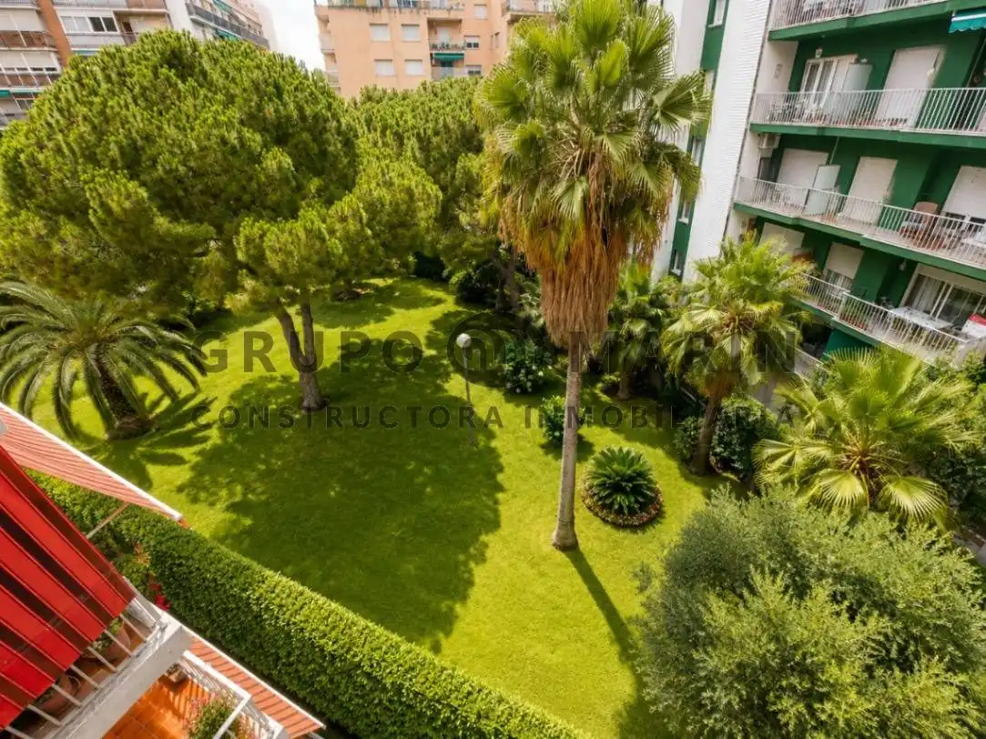 Piso con ascensor en venta en Carrer Josep Trueta, imagen 2