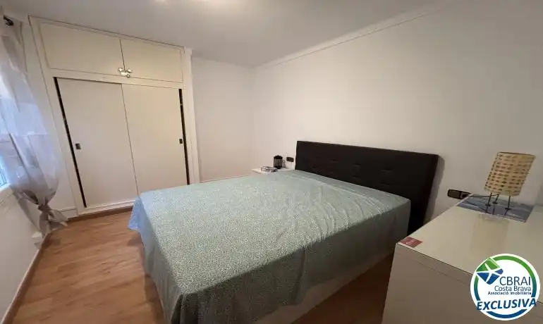Dormitori de Apartament en venda en Roses amb Calefacció i Moblat