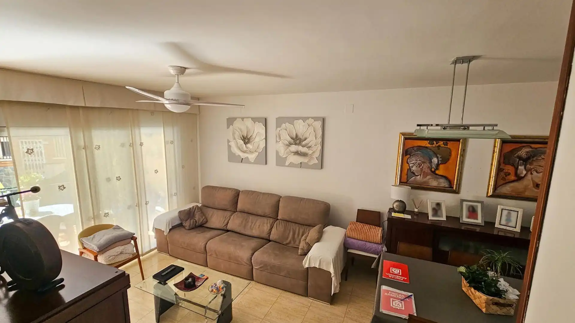 Sala d'estar de Casa adosada en venda en El Vendrell amb Aire condicionat, Calefacció i Terrassa