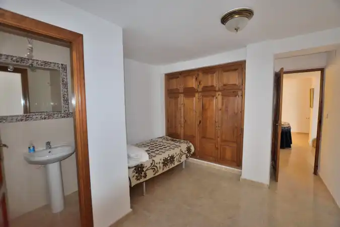 Dormitori de Casa adosada en venda en Faraján amb Terrassa, Traster i Balcó