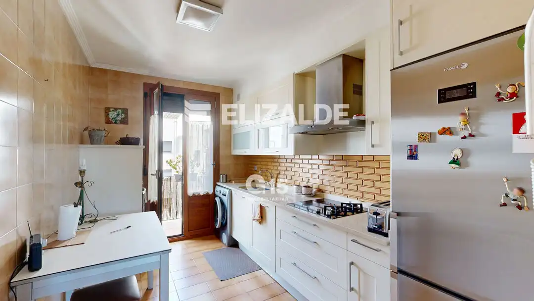 Cocina de Piso en venta en Donostia - San Sebastián  con Calefacción, Trastero y Balcón