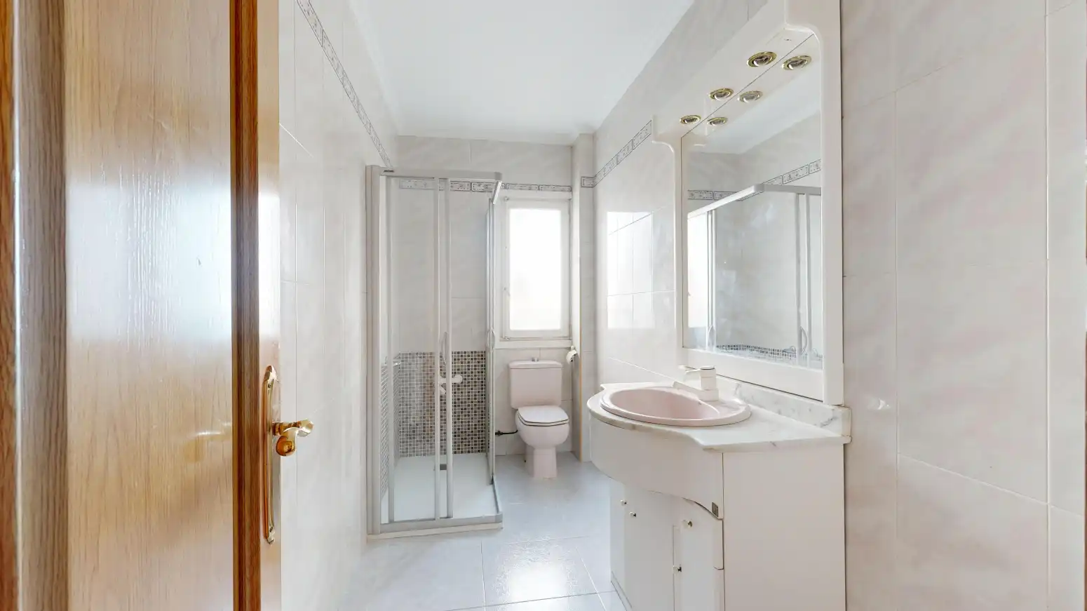 Bathroom of Flat for sale in Tafalla  with Heating, Parquet flooring and Terrace