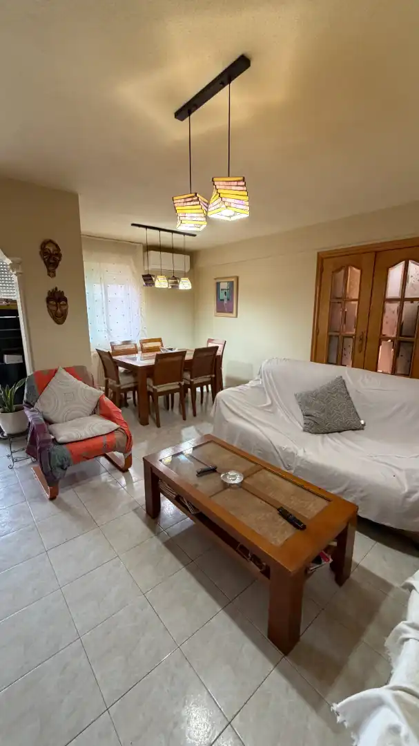 Sala d'estar de Casa adosada en venda en Torres de la Alameda amb Aire condicionat, Calefacció i Jardí privat