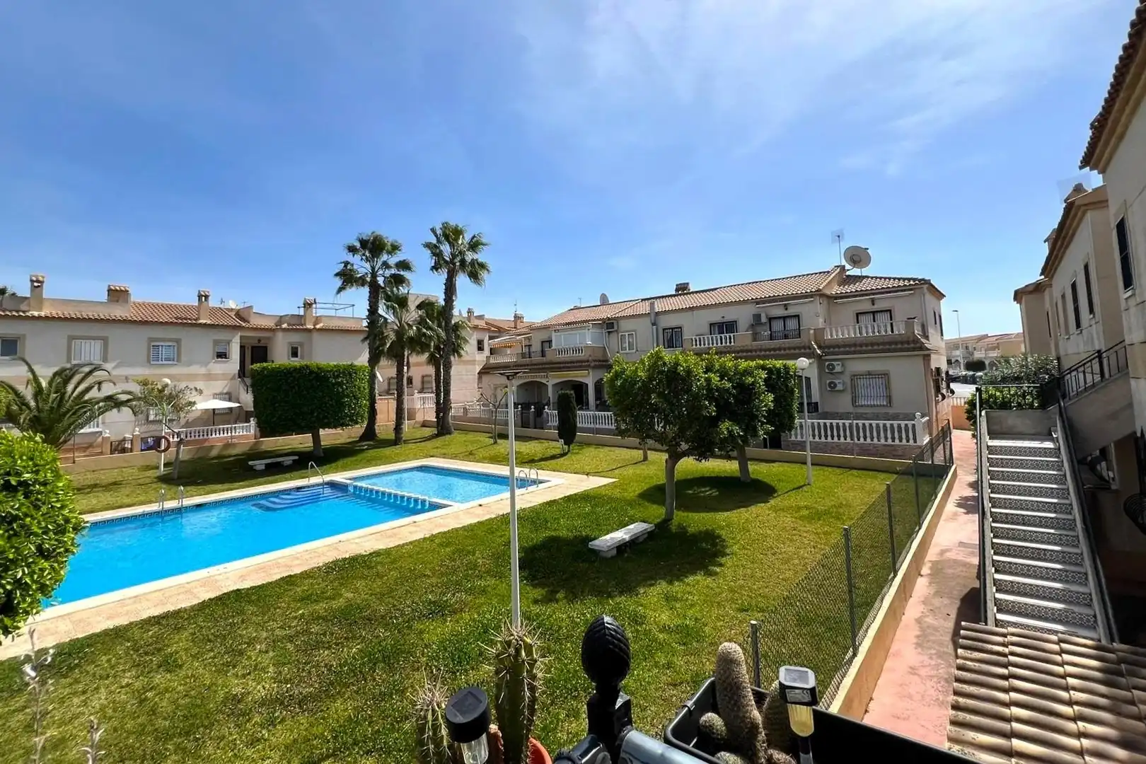 Vista exterior de Àtic en venda en Torrevieja amb Aire condicionat, Calefacció i Moblat