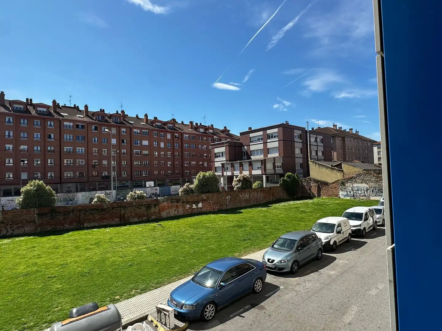 Vista exterior de Piso en venta en Gijón  con Calefacción, Terraza y Piscina