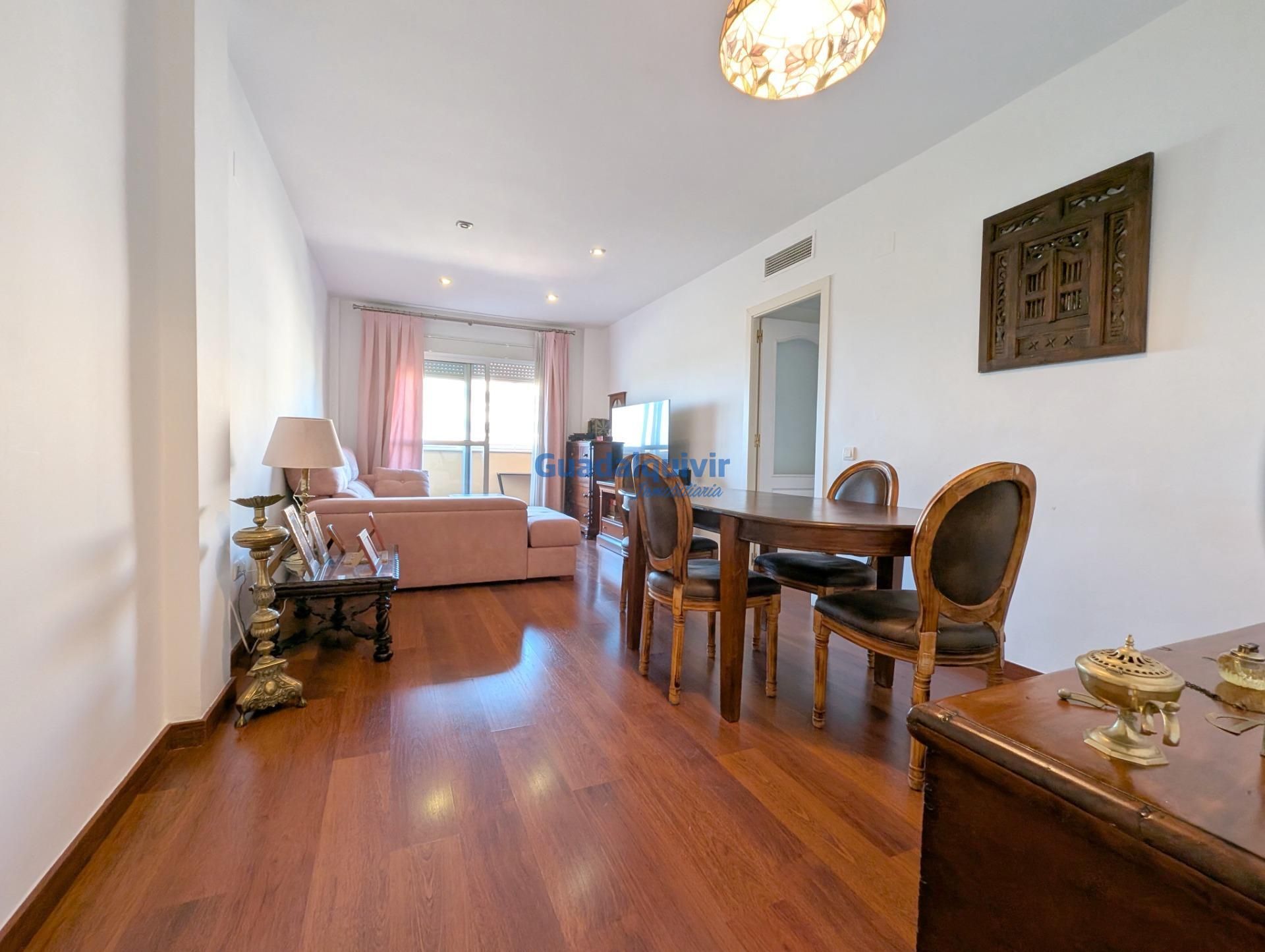 Sala de estar de Piso en venta en San Juan de Aznalfarache con Aire acondicionado, Jardín privado y Terraza