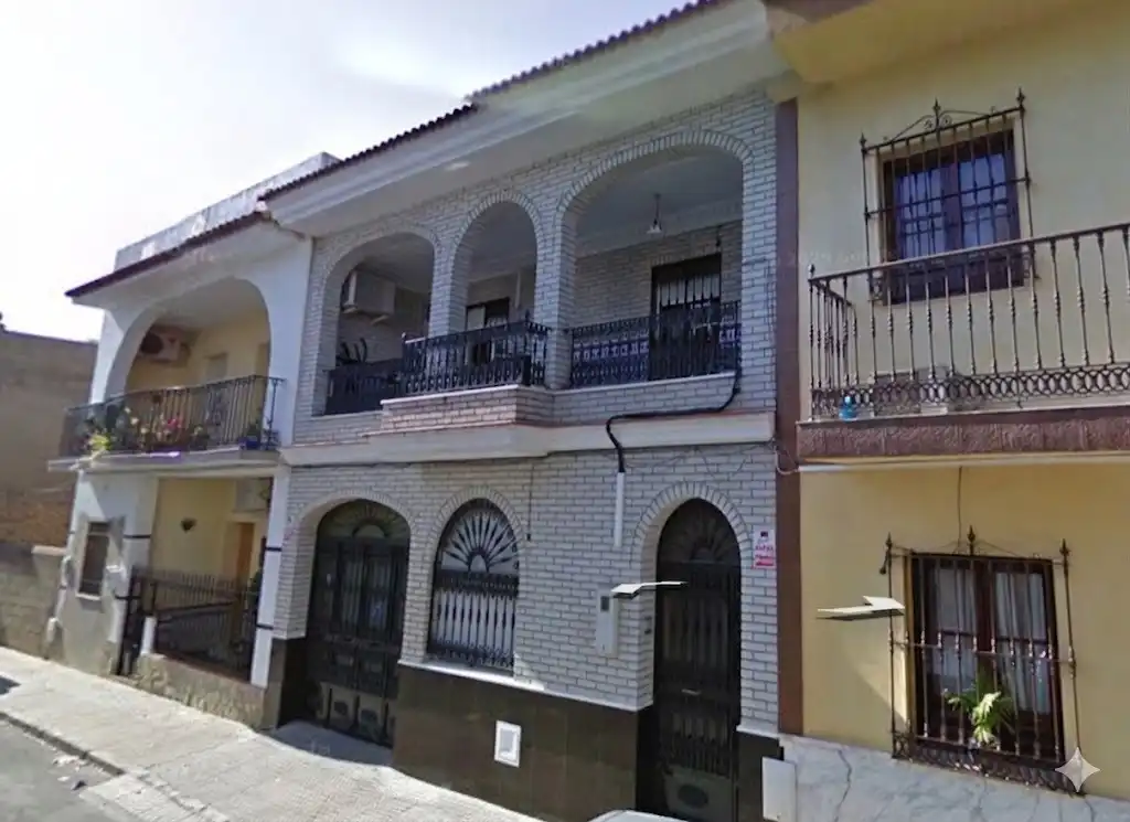 Vista exterior de Casa adosada en venta en Alcalá del Río con Aire acondicionado, Calefacción y Amueblado