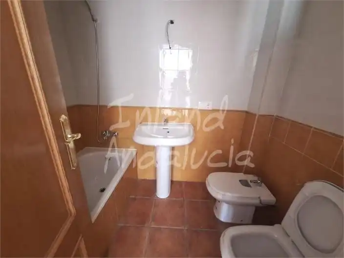 Badezimmer von Wohnungen zum Verkauf in Alcaucín mit Gemeinschaftspool