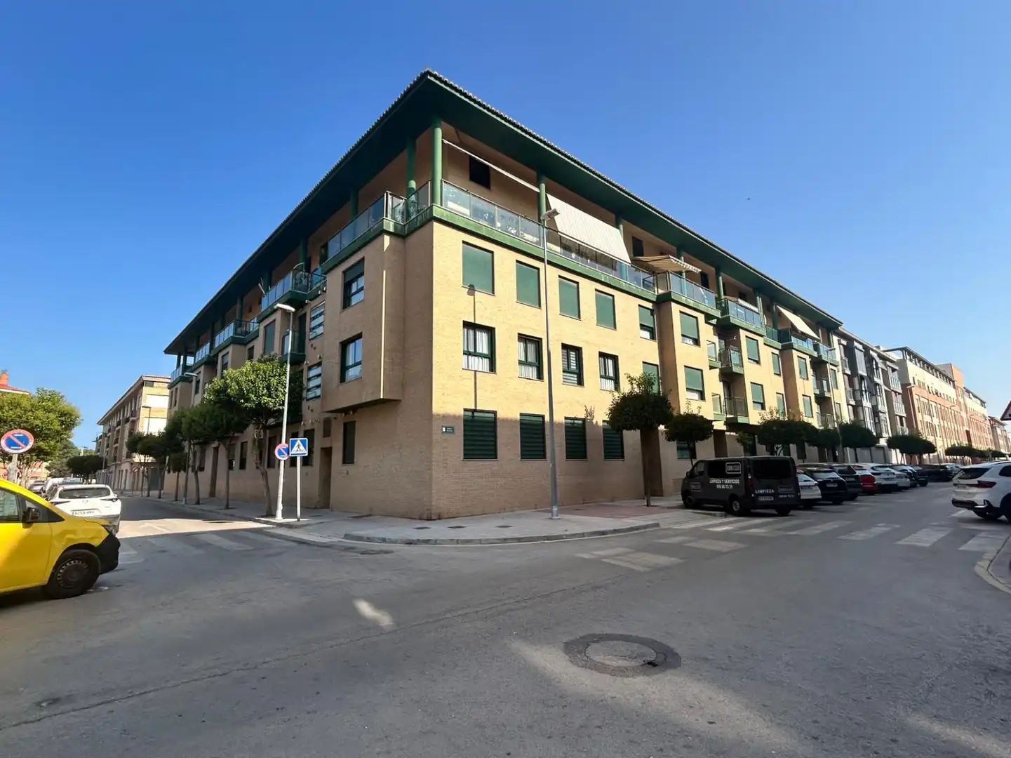 Exterior view of Flat for sale in Silla  with Air Conditioner, Storage room and Swimming Pool