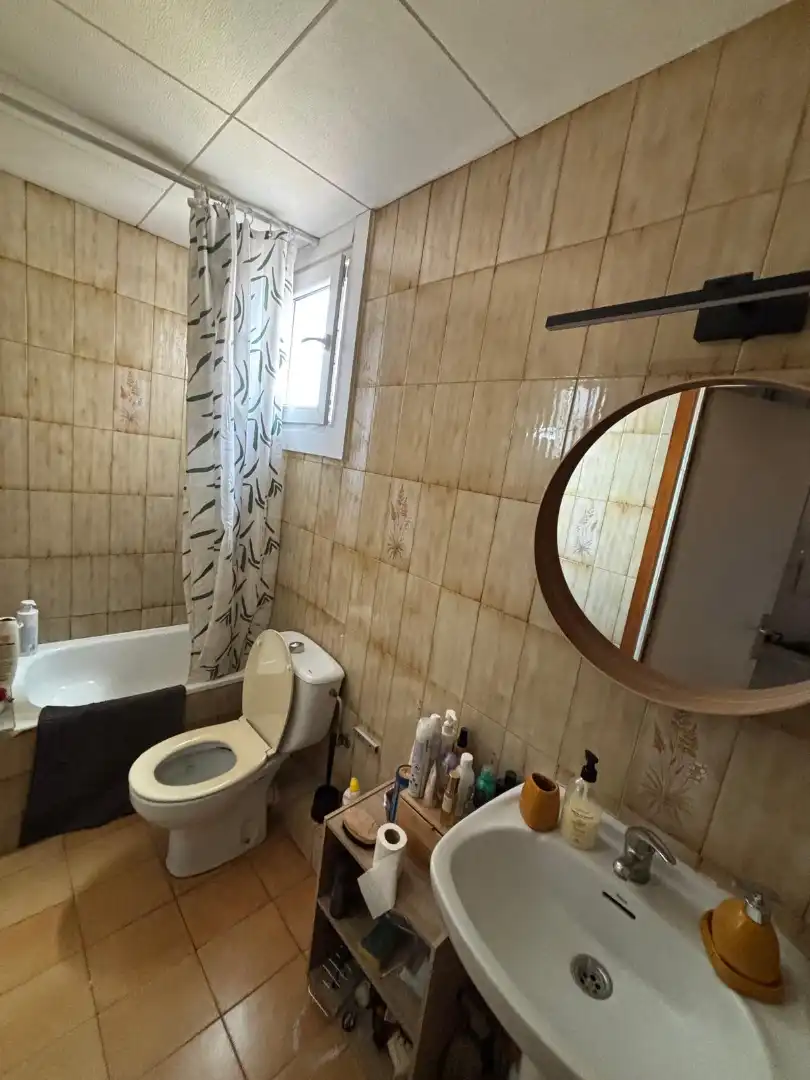 Badezimmer von Dachboden zum Verkauf in L'Hospitalet de Llobregat mit Balkon