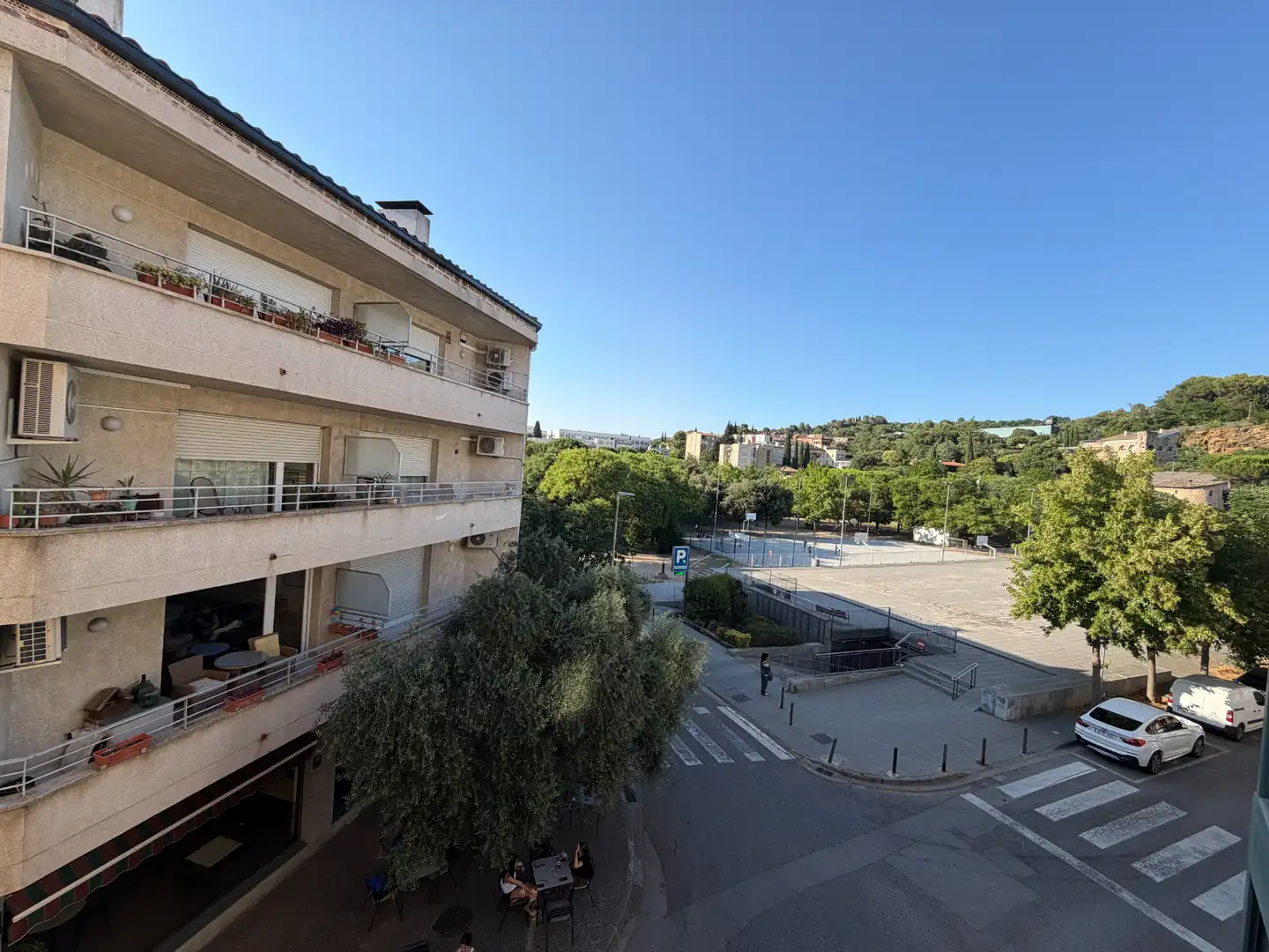 Außenansicht von Wohnung zur Miete in Girona mit Heizung, Möbliert und Ofen