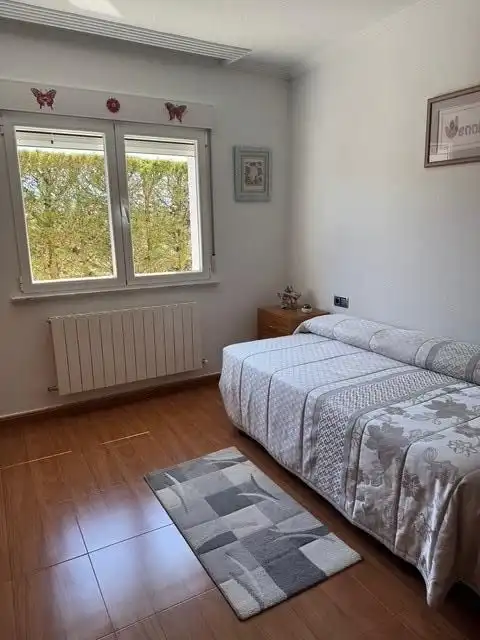 Dormitori de Casa o xalet en venda en Calvarrasa de Arriba amb Calefacció, Jardí privat i Terrassa