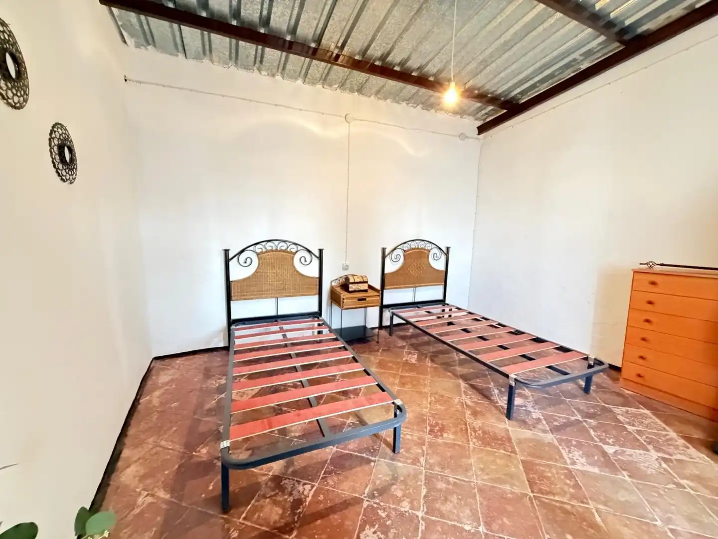 Dormitori de Finca rústica en venda en Alameda amb Jardí privat, Piscina i Moblat